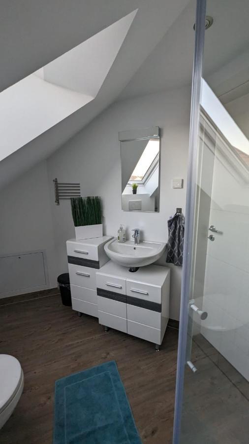 Helle Wohnung Mit Zwei Schlafzimmern Eching  Exteriér fotografie